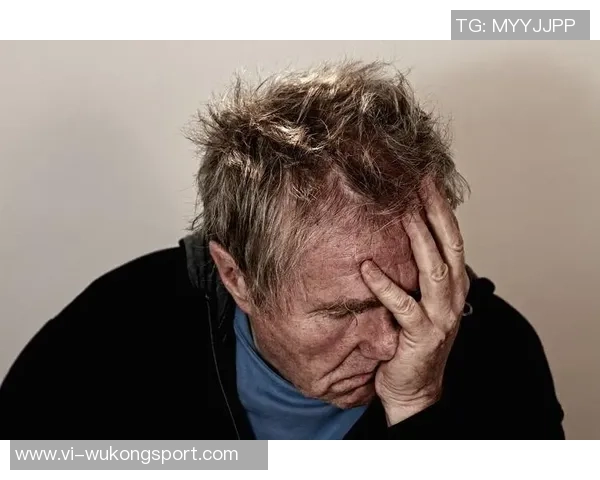 克莱坚韧不拔面对挑战身体疲惫却坚定展现职业精神